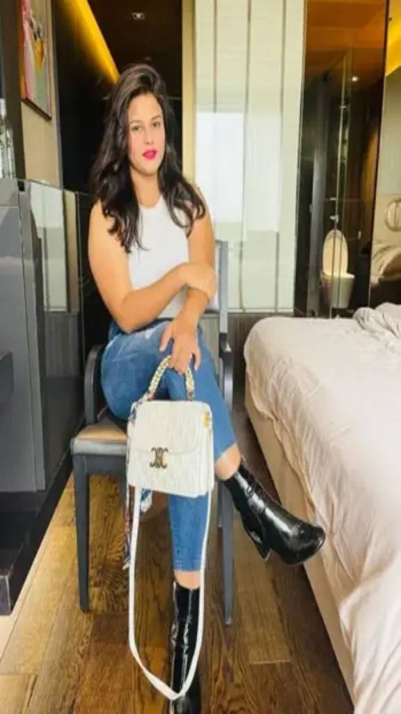 Saket call girl service
